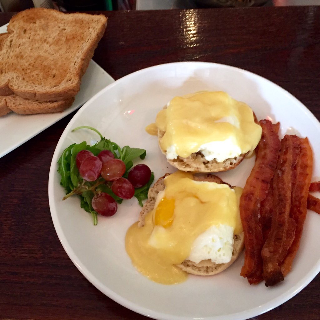 FollowHalfmt's tweet photo. #SundayBrunch! #Yum! #Idy #Idyllwild #Nom https://t.co/5QRMSIO0pd