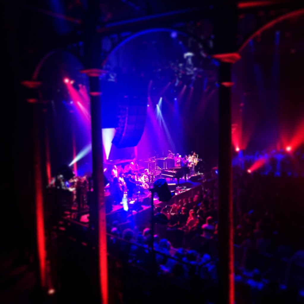 KeetjeEllis's tweet photo. Jealous of the piano accordion player in this! @RoundhouseLDN #OnMass #CallToCreate https://t.co/iYZKxY4kMb