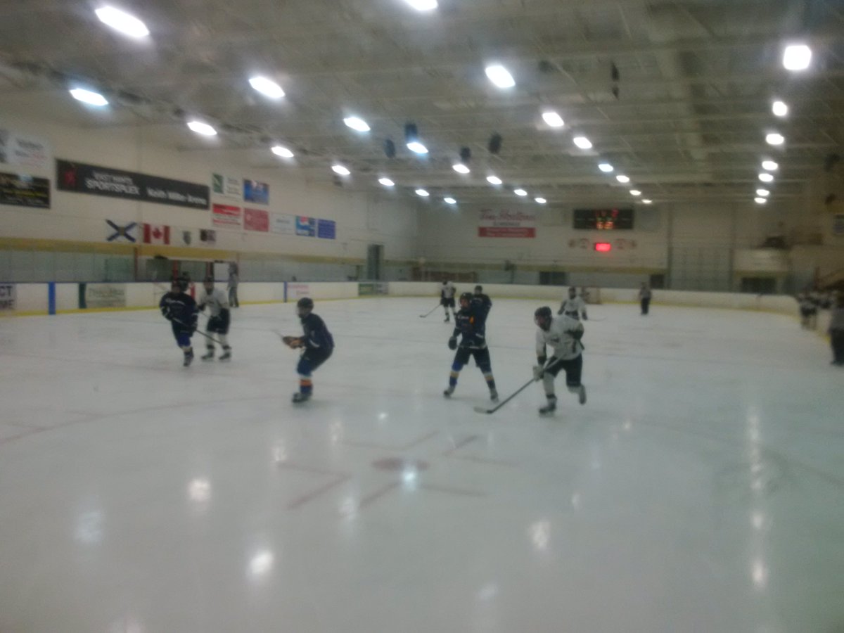 CMHFNS's tweet photo. Action tonight at East Hants Sportsplex, Bedford vs East Hants Midget AA https://t.co/LQ1UvDeTOr