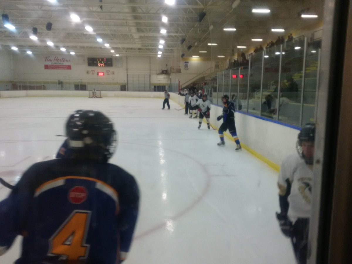 CMHFNS's tweet photo. Action tonight at East Hants Sportsplex, Bedford vs East Hants Midget AA https://t.co/LQ1UvDeTOr