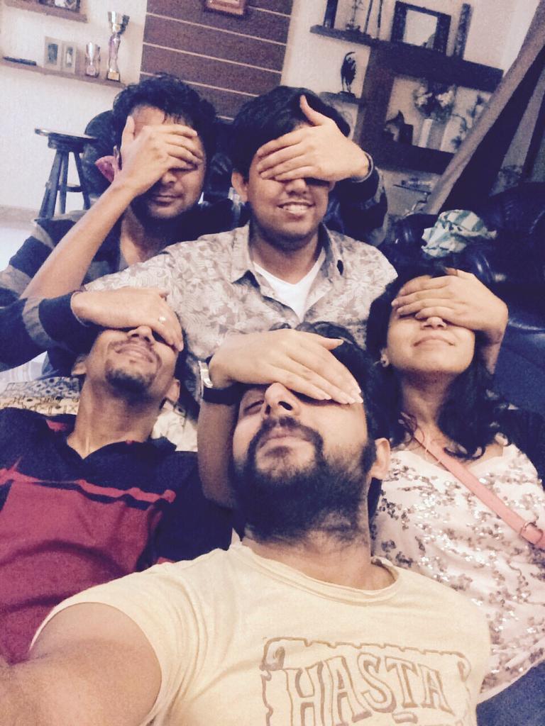 indrasishroy's tweet photo. Birthday Groupfie #halfposter #Dilwale @iamsrk #OnlyForYou #Fan https://t.co/HfLJUN5Yfi