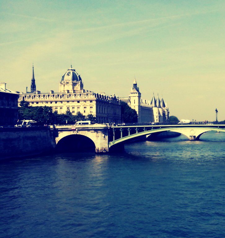 TWhispersFr's tweet photo. #PrayForParis 🗼🔱 https://t.co/urZDiIWLlC