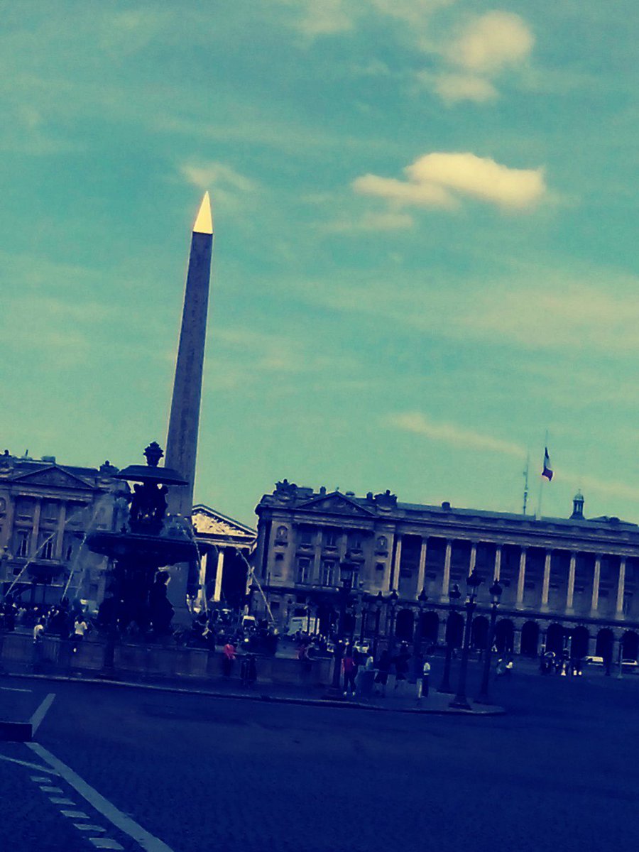 TWhispersFr's tweet photo. #PrayForParis 🗼🔱 https://t.co/urZDiIWLlC