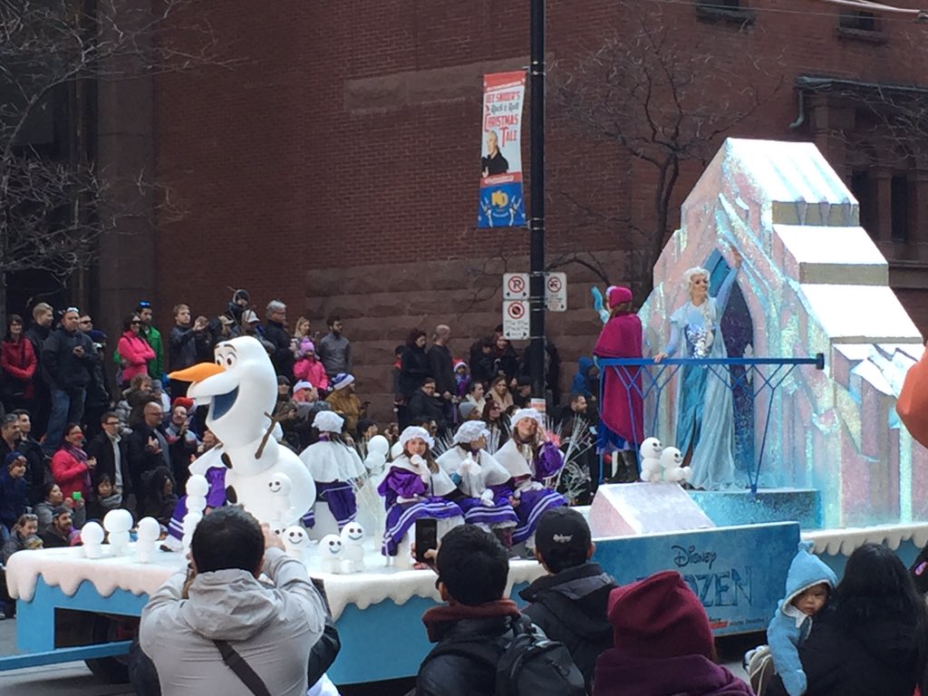 katefaithwhite's tweet photo. Giddy like a little kid at the #torontosantaclauseparade π
πΌπβοΈ https://t.co/qtRm6hv6xw