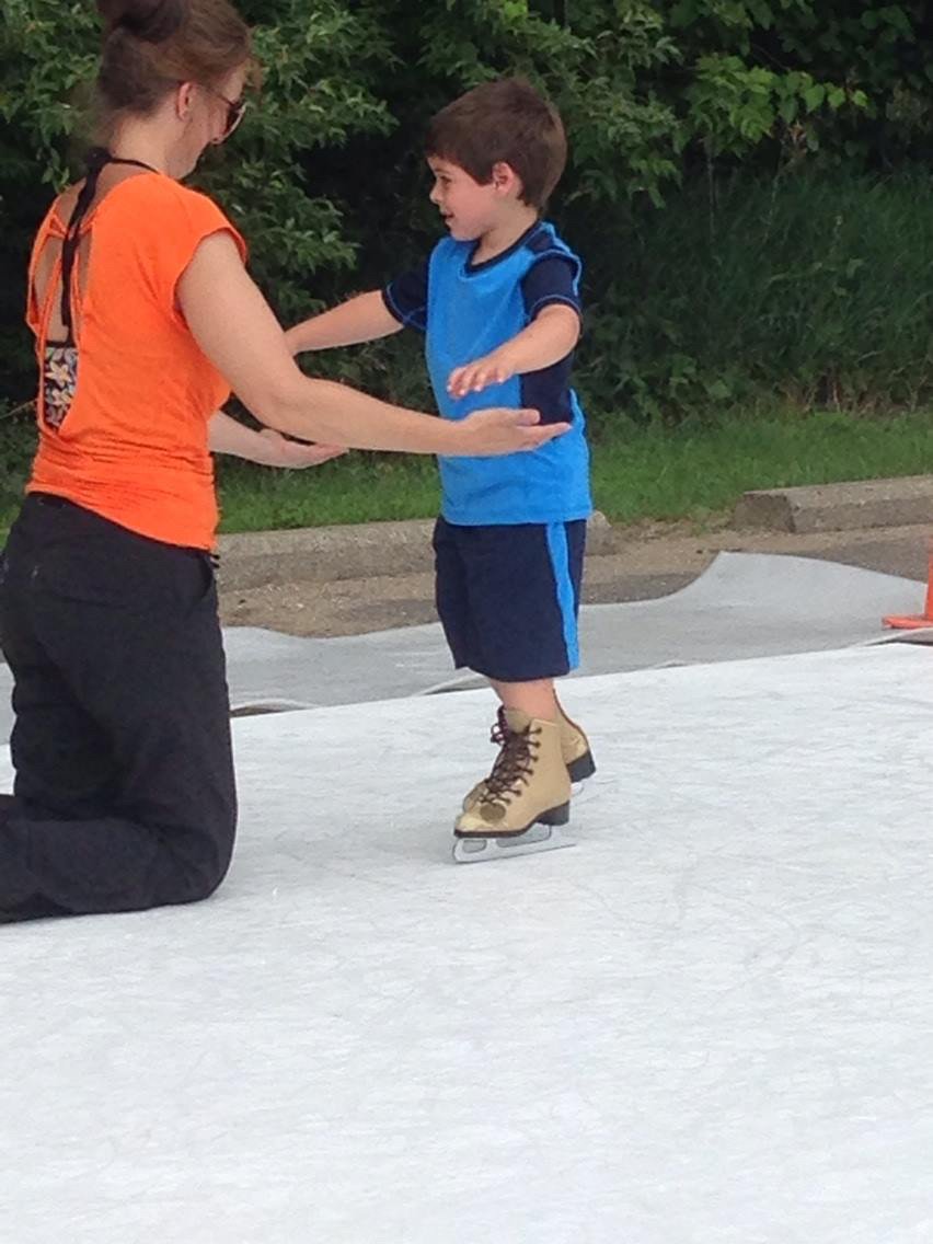 xtraiceofficial's tweet photo. RT @Kal3tMom: @xtraiceofficial Synthetic ice demo at Metamora State Park as part of DNR learn to skate offering. https://t.co/qPhp3YHSpU