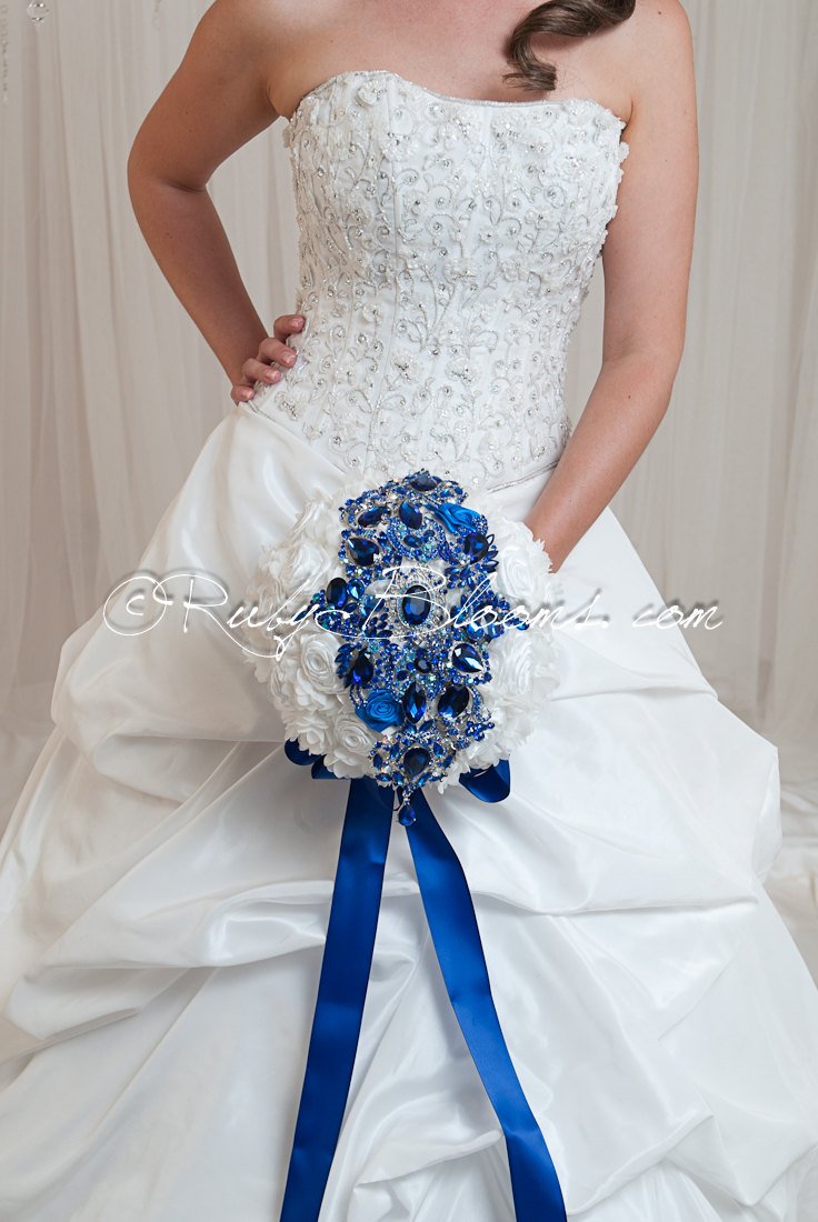 zeppy_broach's tweet photo. #Royal Blue and White Wedding #Brooch Bouquet. #Deposit on - Crystal Bridal Broac, LINK:
https://t.co/AElgHZi3GG https://t.co/jPrFxYBQLI