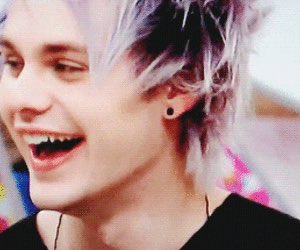 raelynbarlow's tweet photo. RT for Michael!
#MTVStars 5 Seconds of Summer https://t.co/WBk7DfBHRx
