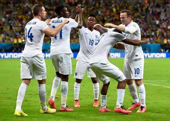 So92212's tweet photo. Les joueurs anglais veulent apprendre La Marseillaise pour la chanter avec l'équipe de France. #Respect https://t.co/kifEvCBRYn