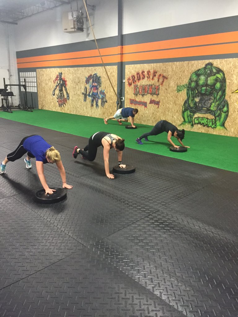 MesirowFit's tweet photo. Plate pulls #Sundayfunday #abs #gorucktrainIng @CrossFitFunky https://t.co/MsYfrZ3eYY