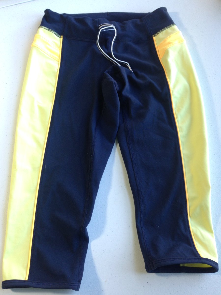 MittenShack's tweet image. LULULEMON Navy Blue Yellow Cropped Capri Skinny Leg Athletic #Yoga Pants Sz 4 #Lululemon ebay.com/itm/-/26214582…