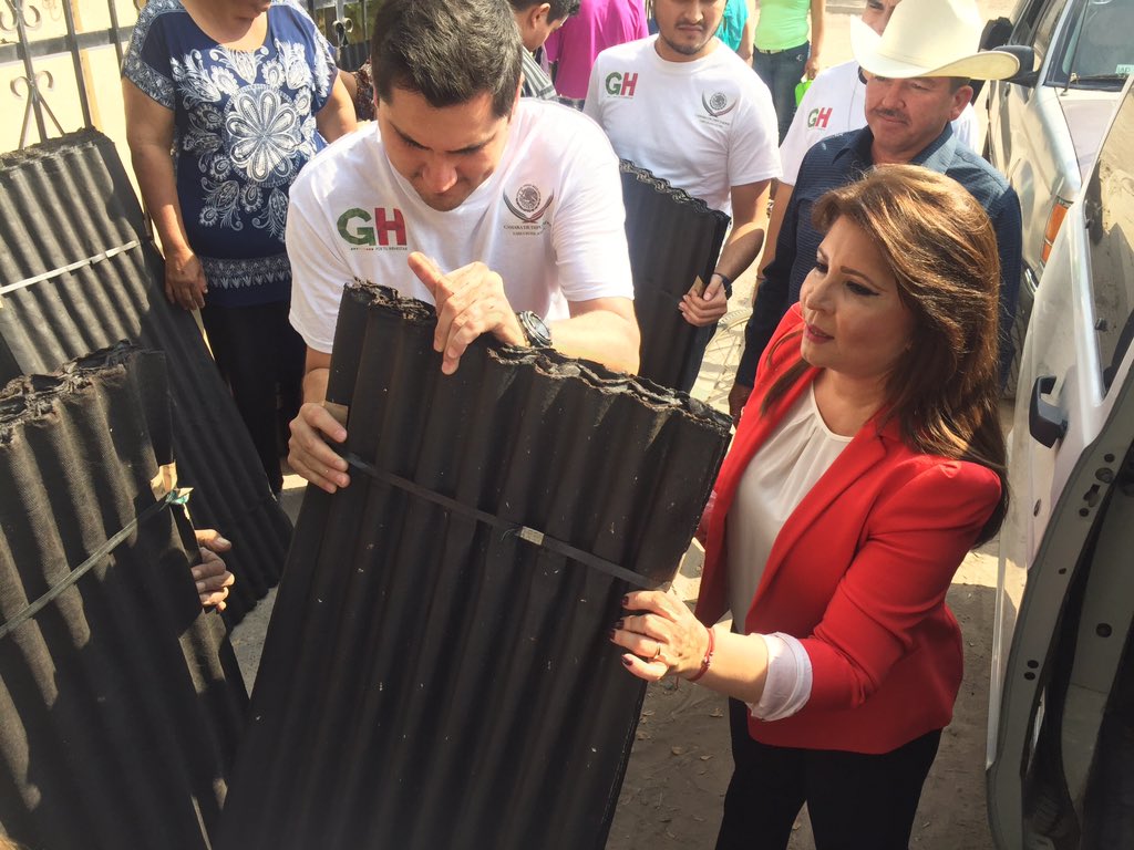 GloriaHimelda01's tweet photo. Atendiendo gestiones para la ciudadanía y adultos mayores!
#GH01
#BrigadasDeServicios
#PorTuBienestar https://t.co/A0u9OOKNJS