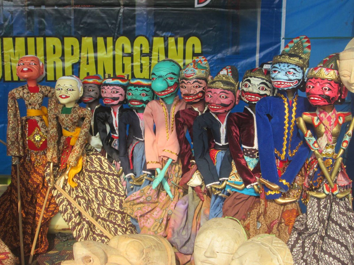 GalankWong's tweet photo. @KBRITokyo ini hasil karya kakak saya wayang golek cepak asli tegal https://t.co/40u6XyUGgy