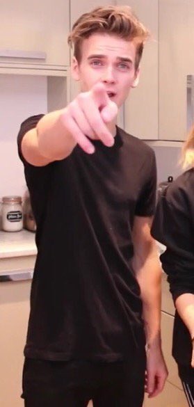 al_wragg's tweet photo. JOE SUGG COME ON DOWN #TimeToSingSugg @Joe_Sugg https://t.co/X5FcHX1kAq