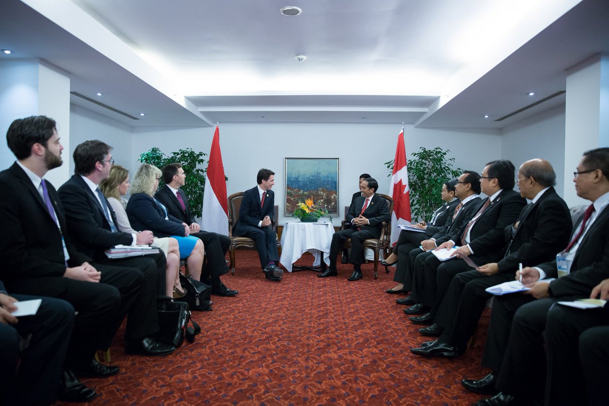 JustinTrudeau's tweet photo. Journée bien remplie au #G20. J’ai eu des rencontres constructives avec les présidents @EPN et @jokowi. https://t.co/hr3bkFxnFs