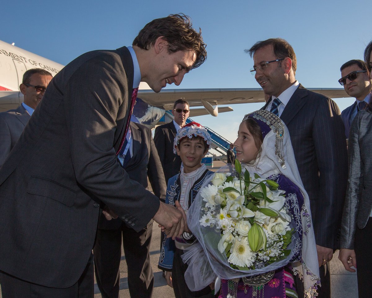 JustinTrudeau's tweet photo. Journée bien remplie au #G20. J’ai eu des rencontres constructives avec les présidents @EPN et @jokowi. https://t.co/hr3bkFxnFs