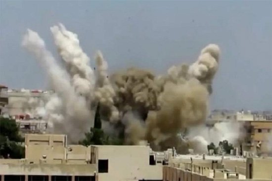 LaCronicaDeHoy's tweet photo. Francia bombardea masivamente posiciones del Estado Islámico en Siria https://t.co/323Kpxcr05 https://t.co/GQMZEsrWv3