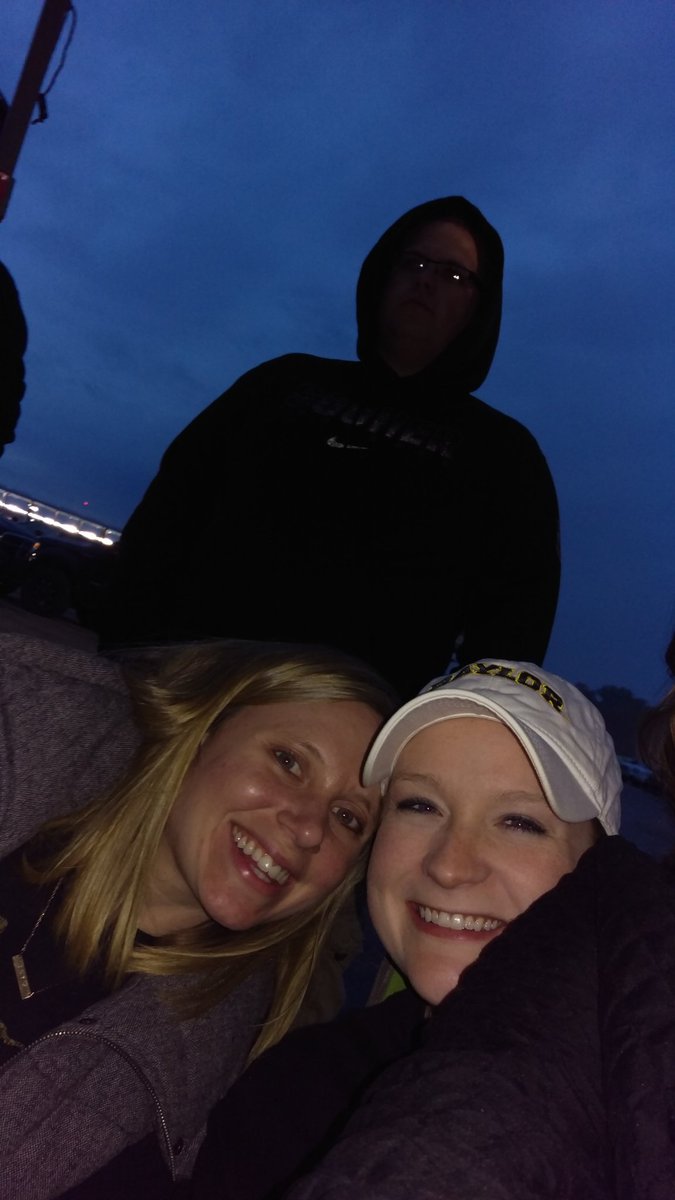 LizzieDavis08's tweet photo. No idea this @OU_Football stranger invaded our tailgate. Offered him chili after the best #photobomb ever! #SicEm https://t.co/gtTHRHhOgV