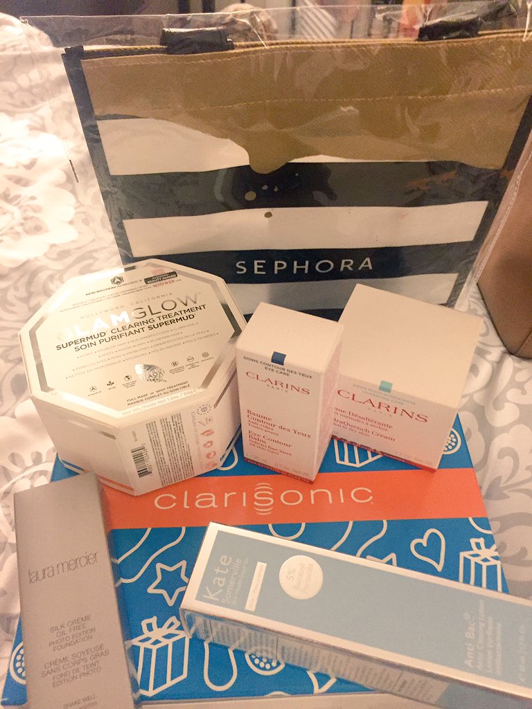 Kati3phillips's tweet photo. @BGorgeousGuurrl @EmilyAnnGemma this happened today #sephorahaul https://t.co/gesxReHuot