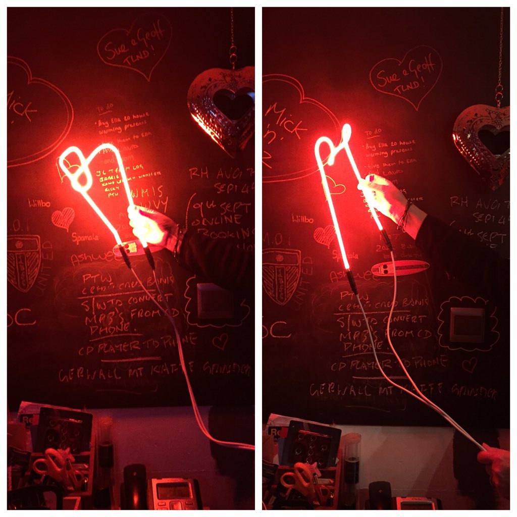 ashleighr_x's tweet photo. Me &amp; mum made our very own #neonlight #neonworkshop https://t.co/GEfvkweMPB