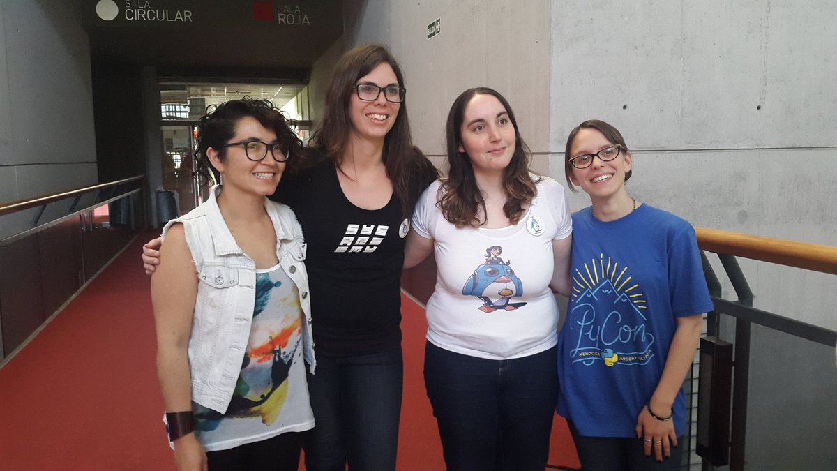 mikilinchu's tweet photo. #PyConAr2015 parte 1 @fmasanori @DiegoBressan6 @cynpy @vkmc @EllaQuimica @argenpython https://t.co/siVbjXFZQi