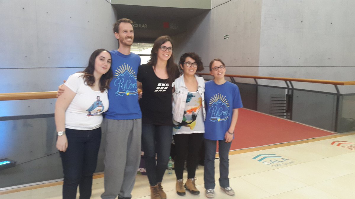 mikilinchu's tweet photo. #PyConAr2015 parte 1 @fmasanori @DiegoBressan6 @cynpy @vkmc @EllaQuimica @argenpython https://t.co/siVbjXFZQi