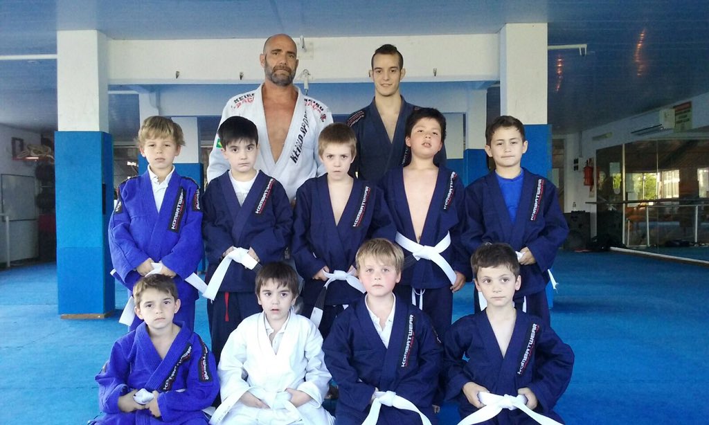 perrotkd's tweet image. Clases de Bjj infantil con mi hijo y sus amigos!!