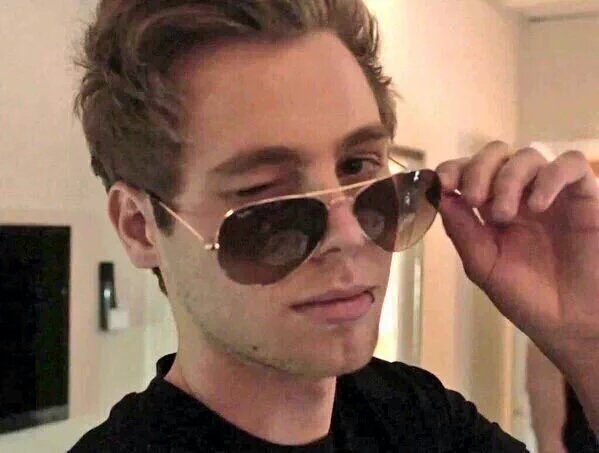 5SOSBrazil's tweet image. #MTVStars 5 Seconds of Summer 😉