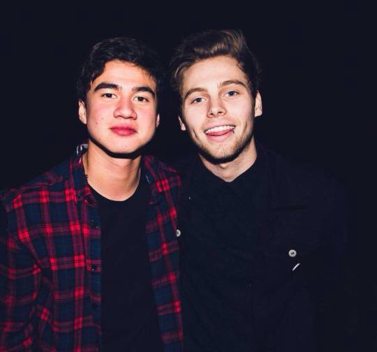 5SOSUPDATEWW's tweet image. #MTVStars 5 Seconds of Summer