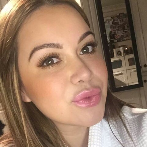 JrhRivera's tweet photo. @DamaVenenosa aunque lo negias te encanta @Chiquis626 porque mas fama le das cuando publicas Algo de ella estupida✊😛 https://t.co/ottPZgVSeB