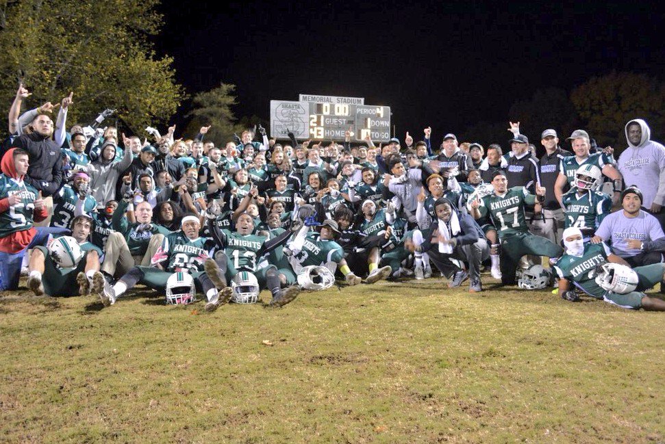 Dylan_King14's tweet photo. I got a really big team and they need some really big rings 🏈💍💯 #Pac7Champs @Shastaknightsfb https://t.co/HrdVyTZSp6