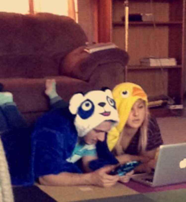JessHoist's tweet photo. nothin weird, just doing hw 🙃 https://t.co/ZjfWayUH6z