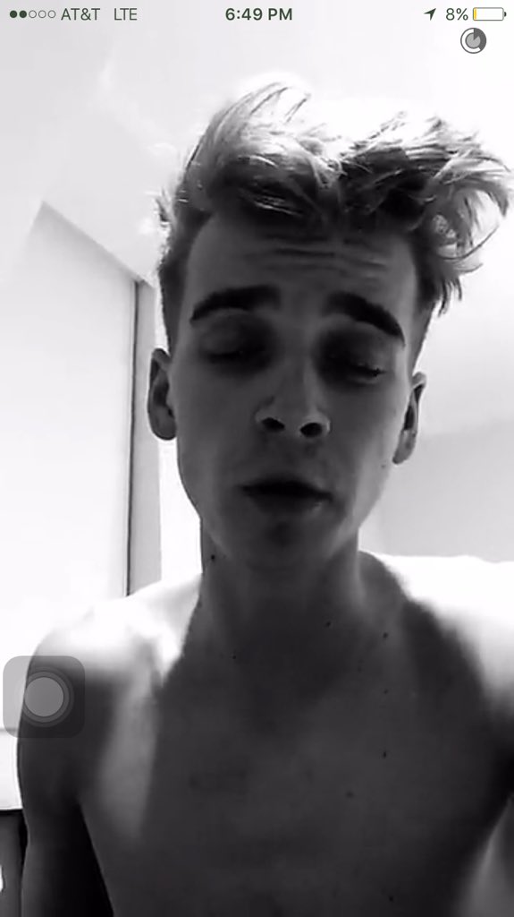 kavs117's tweet photo. May I say @Joe_Sugg your new haircut is 👌🏽 #JOESUGGSING #loveyou https://t.co/ArBQLodMxR