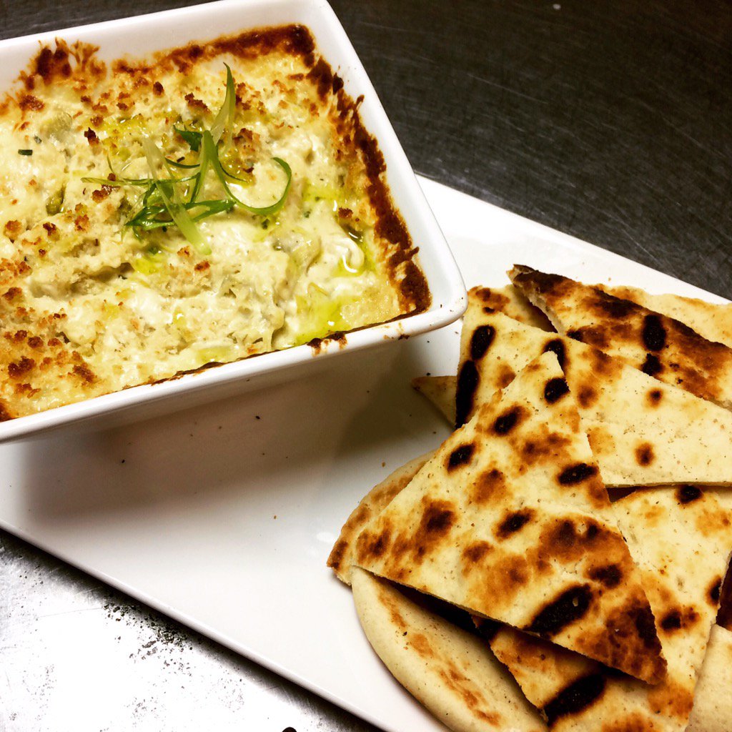 Blue_H2OGrill's tweet photo. Tuscan artichoke dip with grilled flatbread! Hurry in before its all gone! https://t.co/qCbPzgL2em https://t.co/FVQDdeCynk