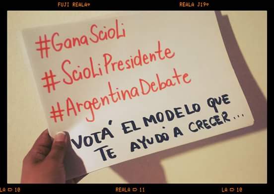 Provoleta_Fan's tweet photo. Vota el modelo que te ayudó a crecer
#GanaScioli 
#QueGaneScioli https://t.co/UxoS9PUY9s