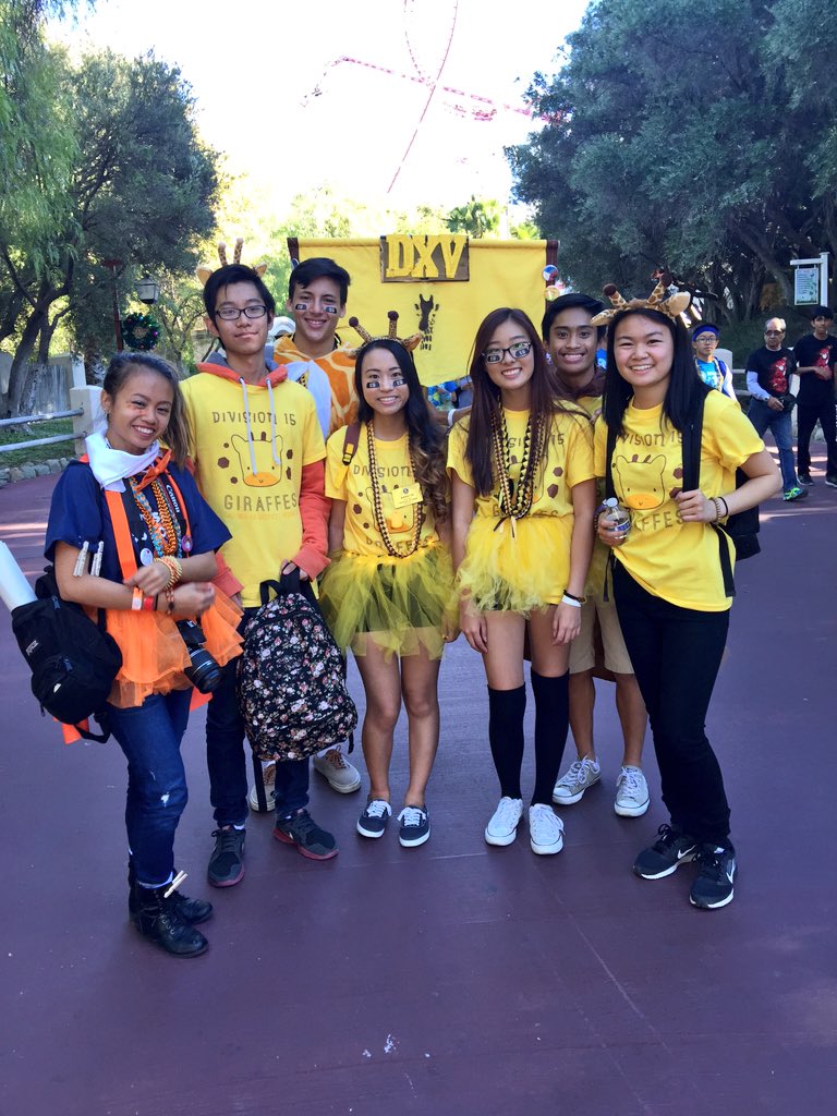 Abcdefgerilyn's tweet photo. Even though my eyes are like closed, I LOVE THE GIRAFFES!!!!!!!!!!!!!!!! #KeyClub #FRS15 #GSEN16R https://t.co/Bb8wgc6Bti