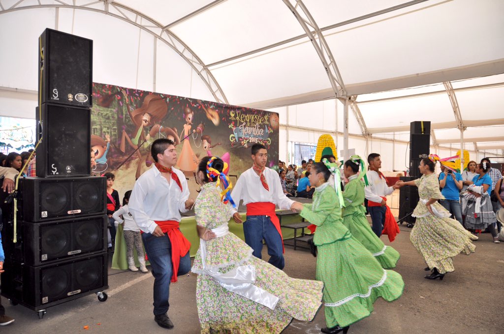 COBAEDoficial's tweet photo. Gran participación cultural de nuestros alumnos en la #KermesseDeLaFamilia #SólolosMejores @chuycabrales @iceddgo https://t.co/PxX4qU2GpI