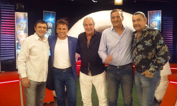 CronicaClub's tweet photo. Mastrángelo, Islas y Cuggini, en el último domingo de "Club Crónica". ¡¡¡Programón!!! https://t.co/UHPc7HaJCx