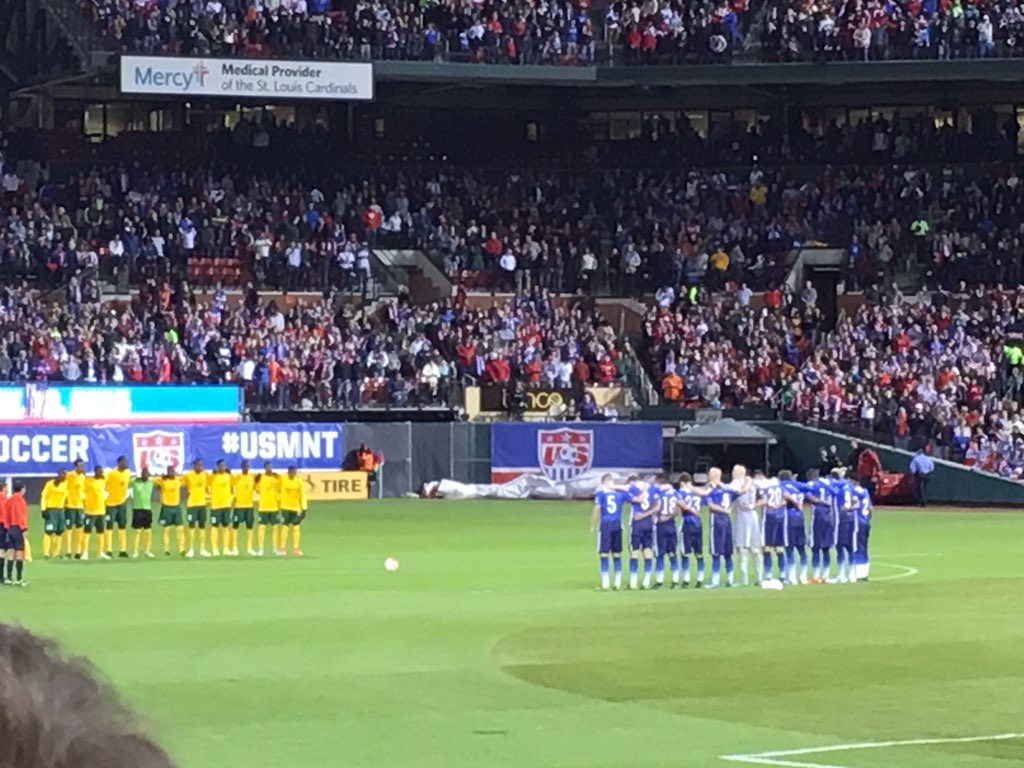 dawnogle76's tweet photo. Moment of silence for Paris...@USMNT @ussoccerfeed #USMNT #ThoughtsWithParis https://t.co/2n3X9QrUbt