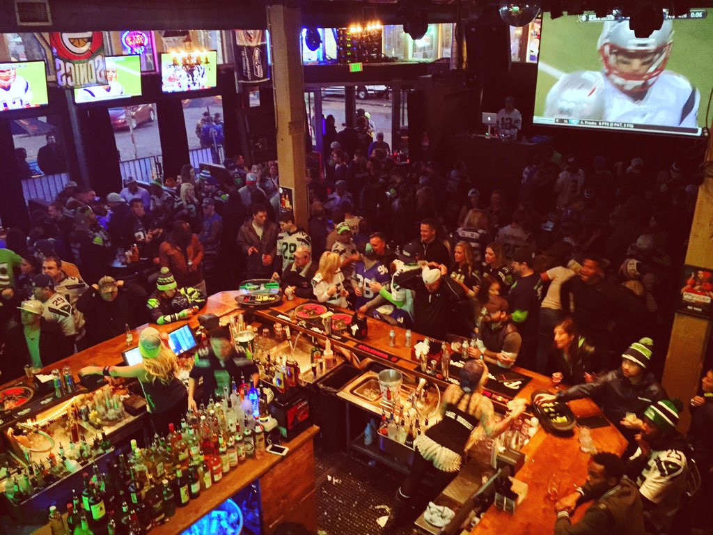 BoxHouseSeattle's tweet photo. Packed since 1pm! #GoHawks #SEAvsARI #12s #Seattle #pioneersquare #BoxHouseSeattle https://t.co/s9qD6KlOMd