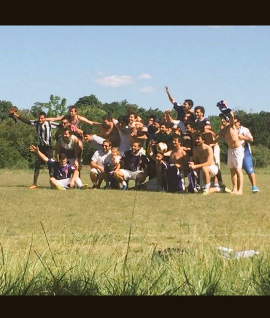 santicapparelli's tweet photo. Esta banda se merecia el ascenso! #LosTTFc https://t.co/yM7CvqoQw0