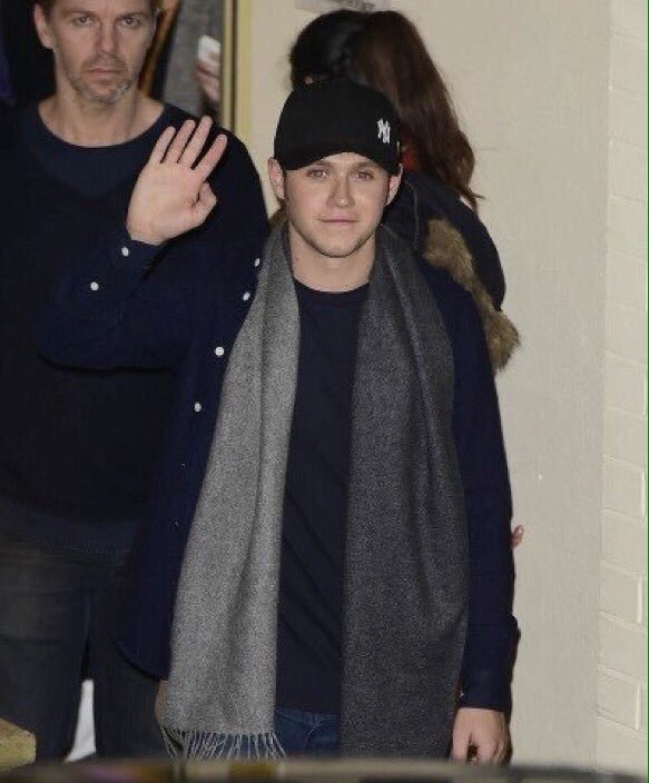 SoloHarryUD's tweet photo. Niall leaving the X Factor studios last night! (11.15.15)

#1Donxfactor https://t.co/3zyh5hXYVe