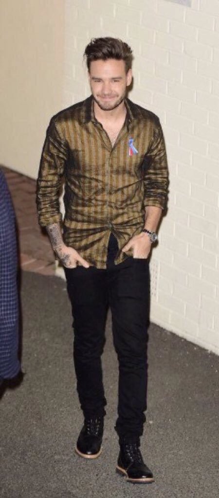 SoloHarryUD's tweet photo. Liam leaving the X Factor studios last night! (11.15.15)

#1Donxfactor https://t.co/6Qp9iwBUyc