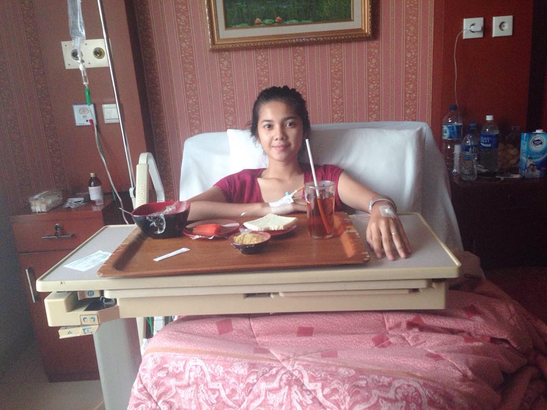 Masih terbaring di RS ni.