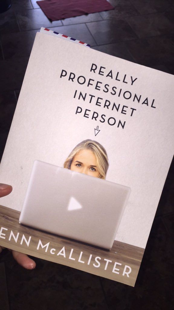 avesmalone's tweet photo. 23 pages in. and I'm lovin it β€οΈβ€οΈ@jennmcallister #reallyprofessionalinternetperson https://t.co/Gx8PejfMWx