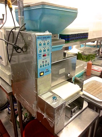 PureRange_Ent's tweet photo. 30 years old Suzumo #sushimachine and still working. #Japanese #Sushi #Roll #MadeInJapan https://t.co/1XuL2ltrOx https://t.co/PowoyjiEi1