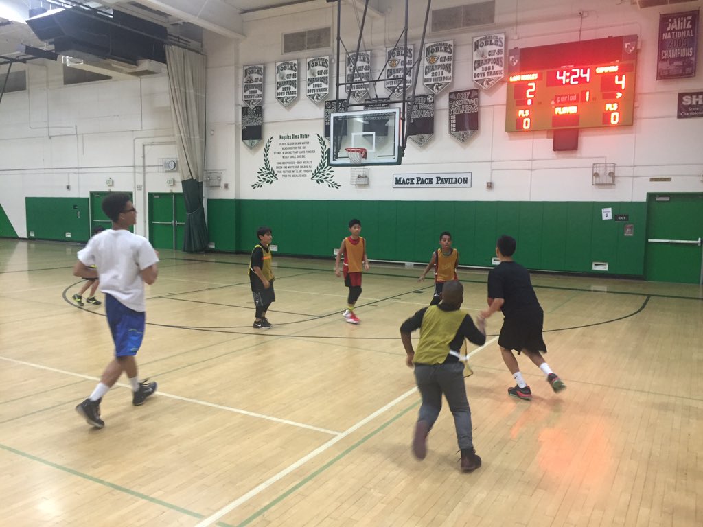 NogalesHoops's tweet photo. @NogalesHoops: Kobe #24 vs Andre #11 @andresibal11 ... Interesting.. #Idontpass #Ballhog https://t.co/FuKbuAawoH