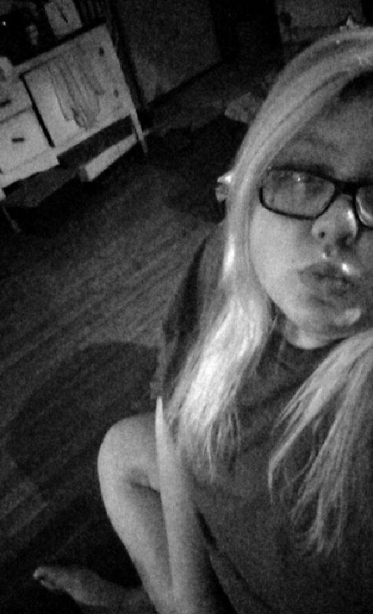 caitydanielle13's tweet photo. She doesn't say "I love you" like a normal girl, She'll smile &amp; call you a idiot! https://t.co/jw6rRvxLTj