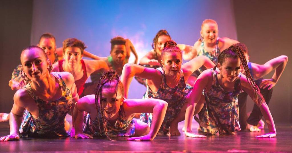 2themoonphoto's tweet photo. A twinkle in the eye of #phoenixprojectdance 😉Now introducing #ppd2 the youth movement behind the company! https://t.co/LOJaQb1OAO