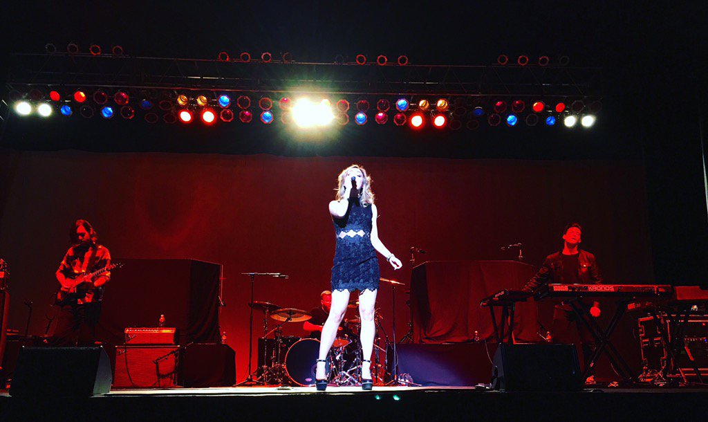 larajohnston12's tweet photo. Thank you very much, Naperville! So much fun hangin with you tonight 🎤❤️
@northcentralcol https://t.co/fRNvC6Maxt