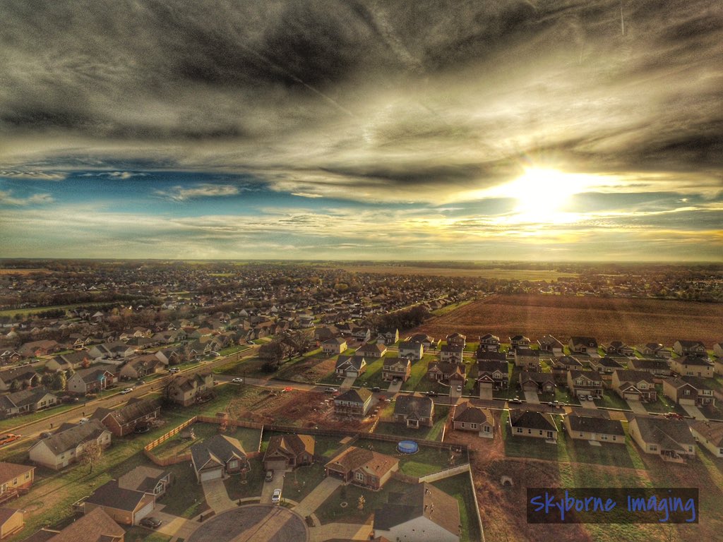 skyborneimaging's tweet photo. Sunday afternoon..... #NovemberSkies https://t.co/ww1iyDt8ts